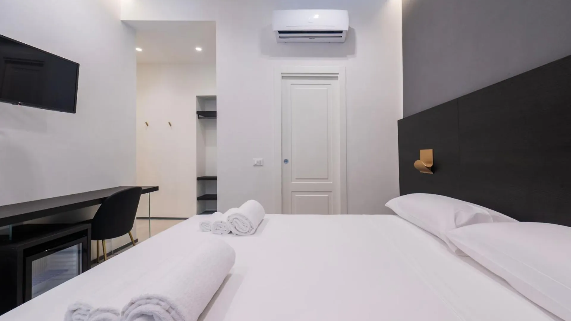 Affittacamere Saint Bon 15 - 5 Terre Rooms And Suites La Spezia
