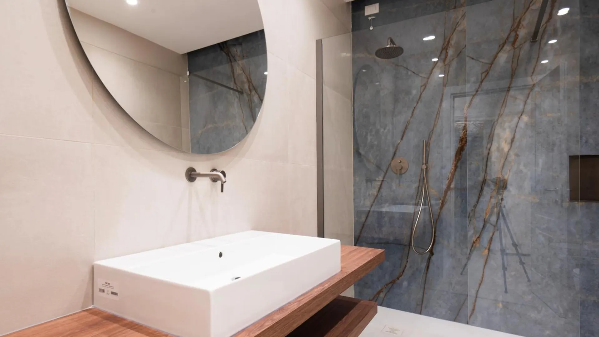 Affittacamere Saint Bon 15 - 5 Terre Rooms And Suites La Spezia