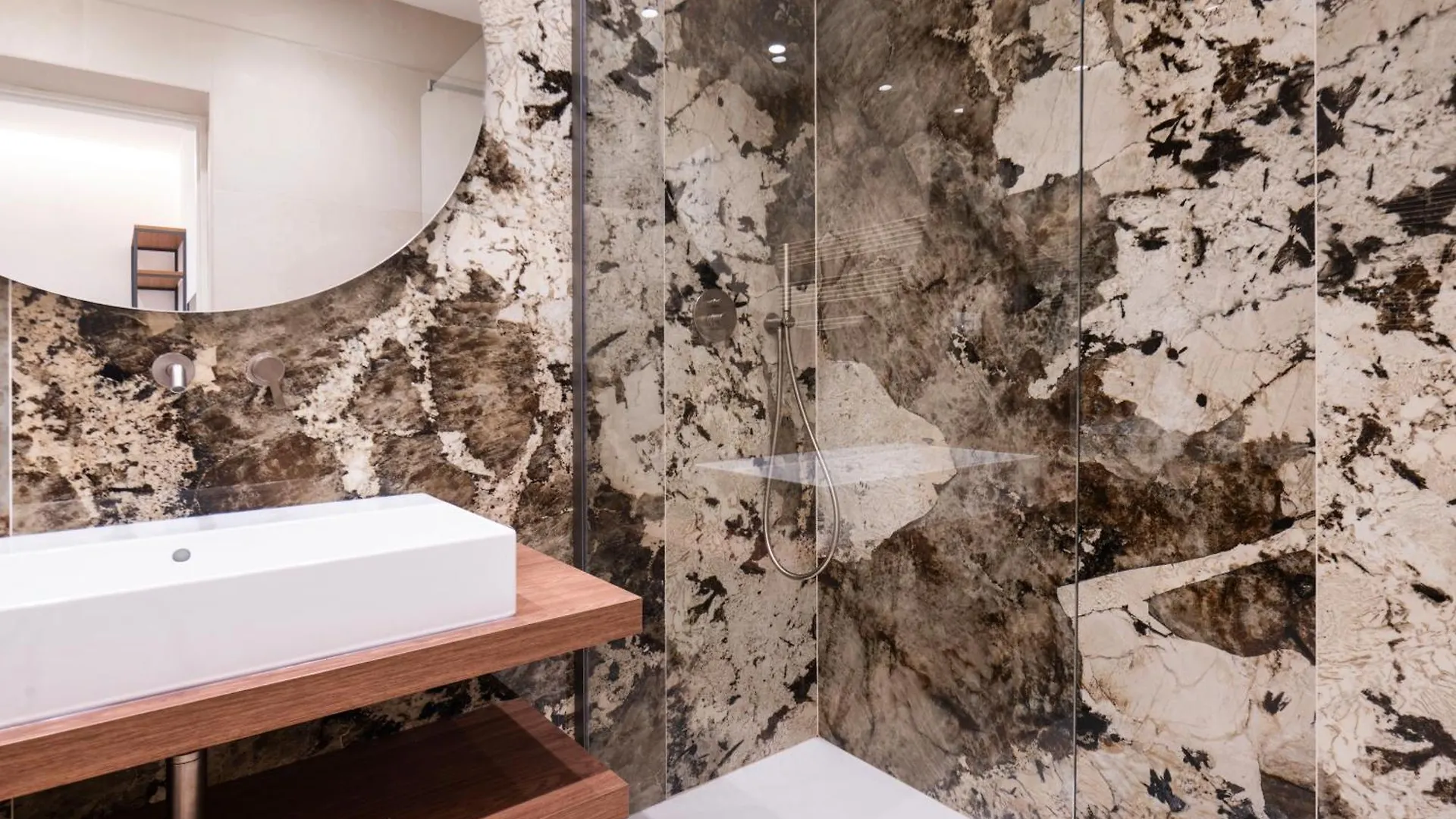 Affittacamere Saint Bon 15 - 5 Terre Rooms And Suites La Spezia
