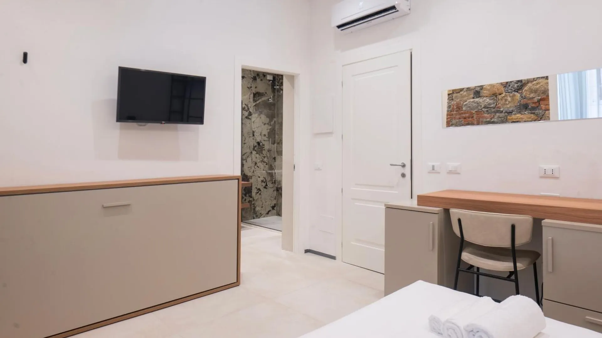Affittacamere Saint Bon 15 - 5 Terre Rooms And Suites La Spezia Guest house