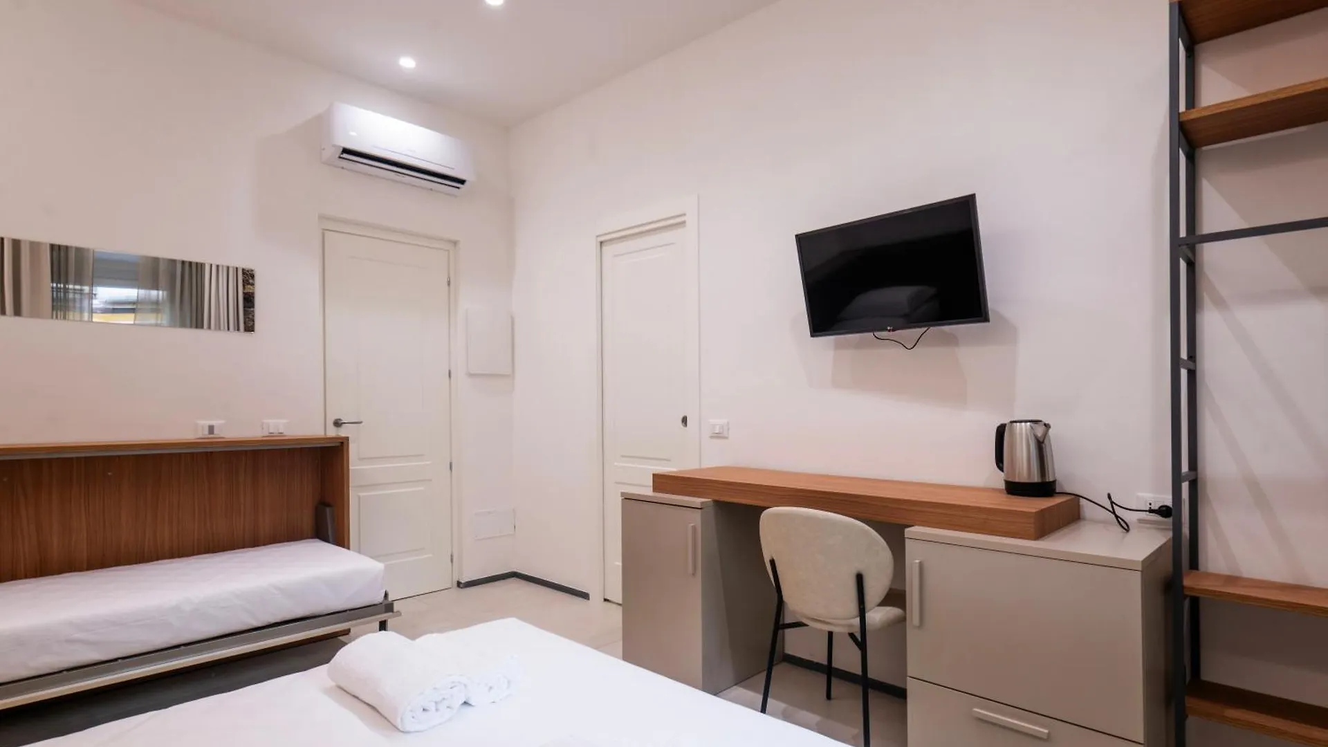 Affittacamere Saint Bon 15 - 5 Terre Rooms And Suites La Spezia