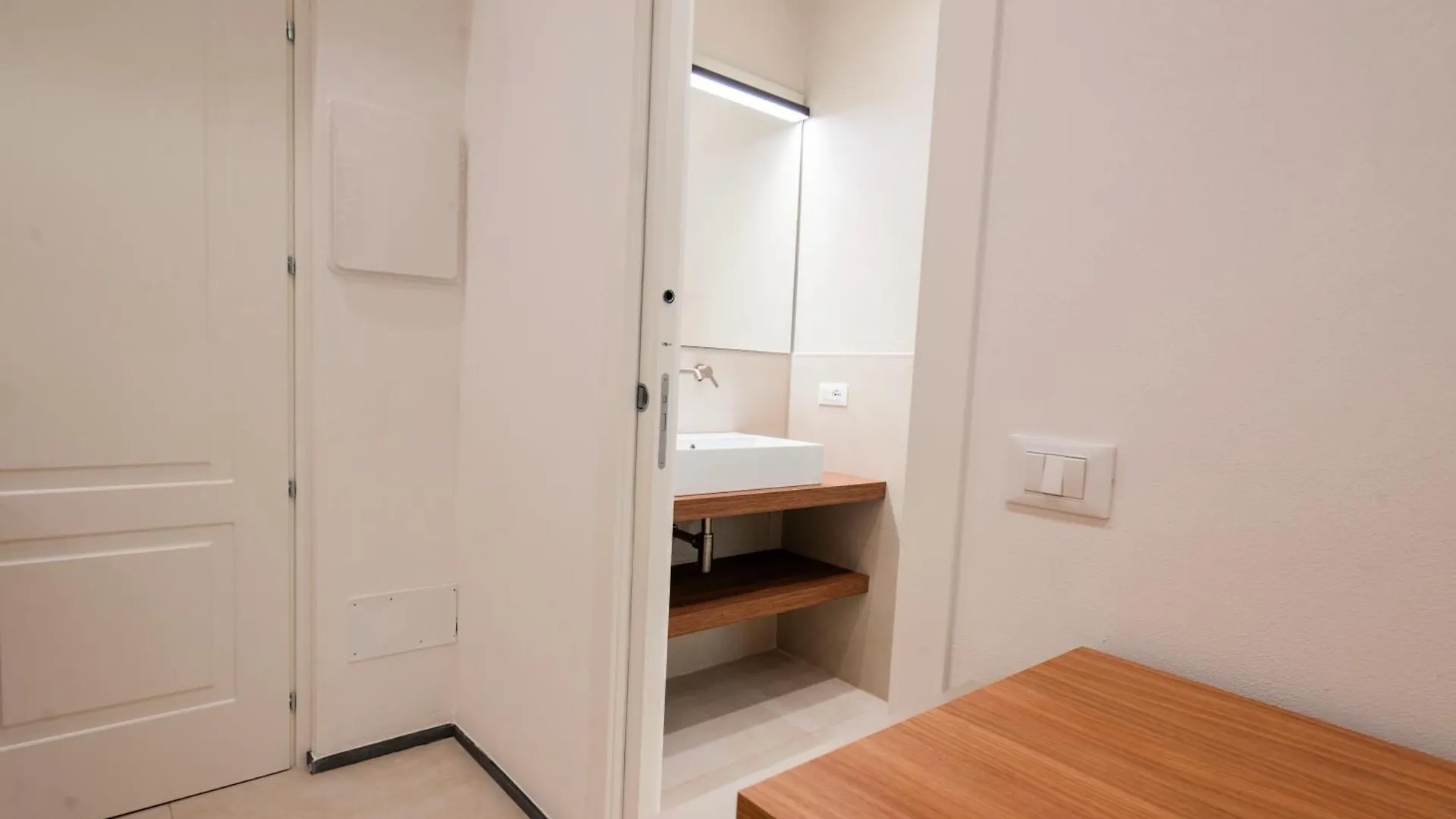 Affittacamere Saint Bon 15 - 5 Terre Rooms And Suites La Spezia