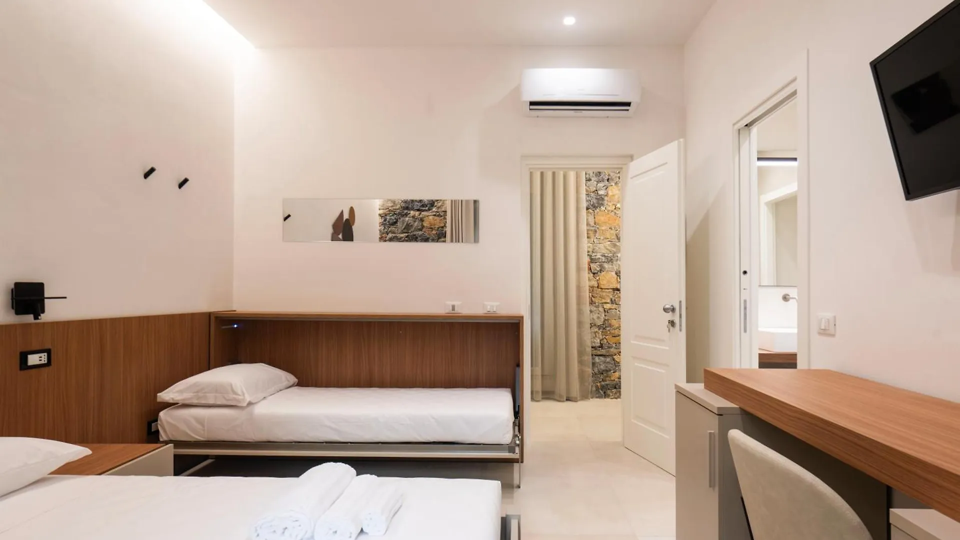 Affittacamere Saint Bon 15 - 5 Terre Rooms And Suites La Spezia Guest house